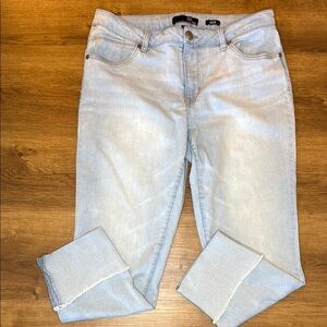 1822 Denim Taylor Women’s 12 Light Wash Cuffed Capri Jeans